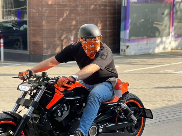 2010 Harley-Davidson V-Rod, оранжевый, 5000000 рублей - вид 2