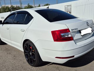 2018 Skoda Octavia III (A7) Рестайлинг, белый, 1600000 рублей, вид 4