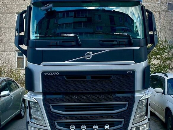 2015 Volvo FH, серый, 5500000 рублей - вид 1