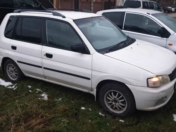 1998 Mazda Demio I (DW), белый, 145000 рублей - вид 3