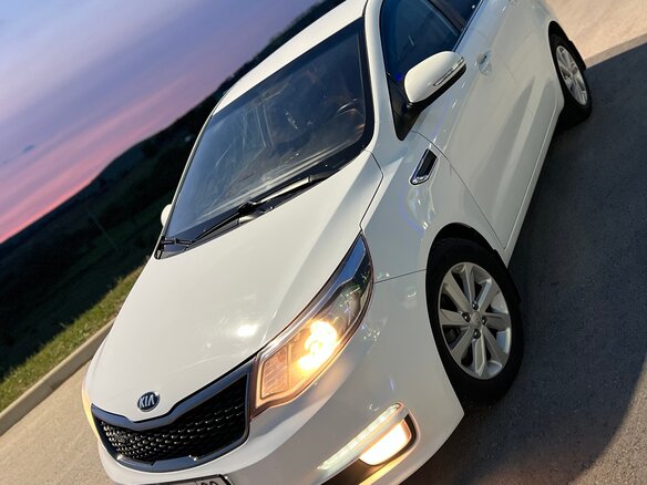 2016 Kia Rio III Рестайлинг, белый, 1150000 рублей - вид 9