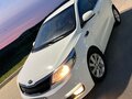 2016 Kia Rio III Рестайлинг, белый, 1150000 рублей - вид 9
