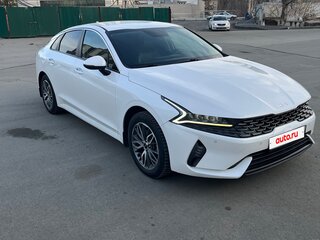 2021 Kia K5 III, белый, 2025000 рублей, вид 1