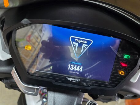 2019 Triumph Street Triple, белый, 950000 рублей, вид 2