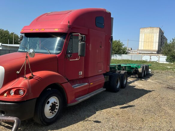 2003 Freightliner Columbia, красный, 1400000 рублей - вид 3