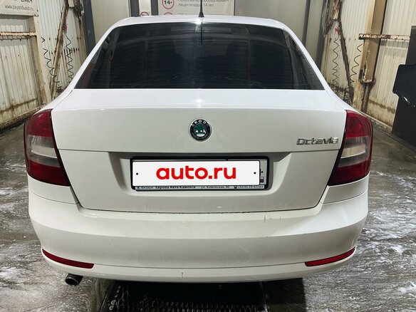 2012 Skoda Octavia II (A5) Рестайлинг, белый, 620000 рублей - вид 6