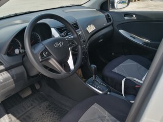 2015 Hyundai Solaris I Рестайлинг, серебристый, 1400000 рублей, вид 4
