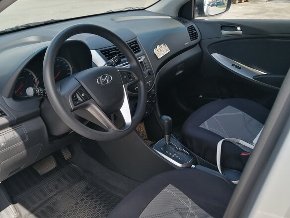 2015 Hyundai Solaris I Рестайлинг, серебристый, 1400000 рублей - вид 3