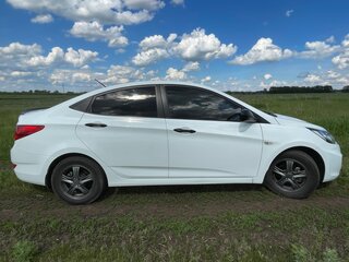 2014 Hyundai Solaris I, белый, 730000 рублей, вид 2