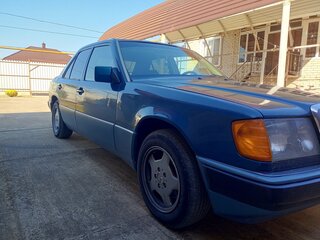 1991 Mercedes-Benz W124 200, синий, 690000 рублей, вид 3