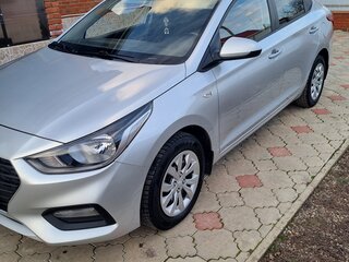 2018 Hyundai Solaris II, серебристый, 1550000 рублей, вид 2