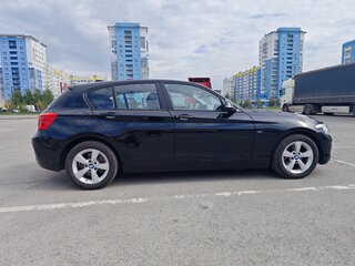 2015 BMW 1 серии 118i II (F20/F21) Рестайлинг, чёрный, 1515000 рублей, вид 4