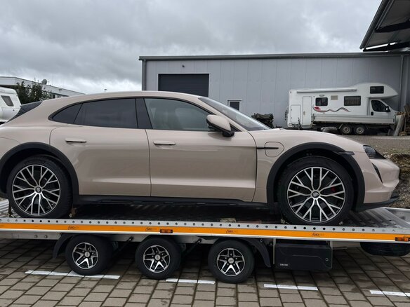 2022 Porsche Taycan 4S Cross Turismo I, бежевый, 10050000 рублей - вид 14