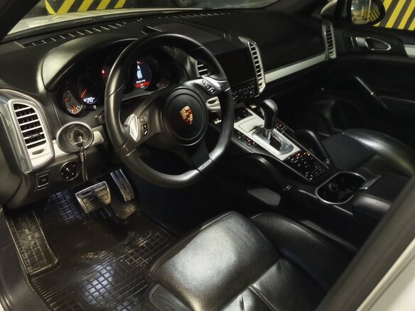 2012 Porsche Cayenne Diesel II (958), белый, 3600000 рублей - вид 6