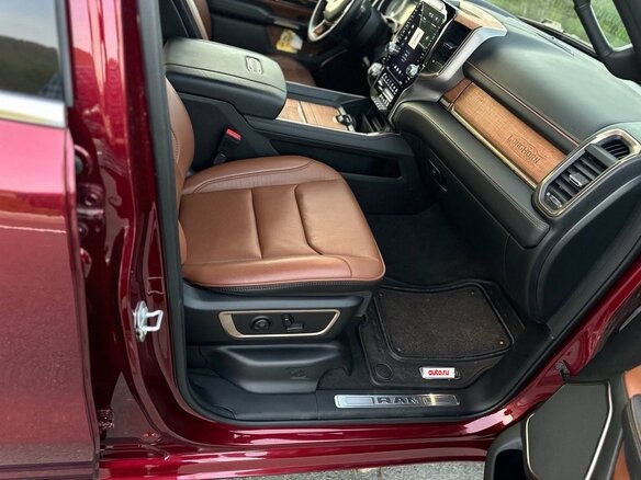 2023 Ram 1500 Crew Cab V, пурпурный, 8321000 рублей - вид 9
