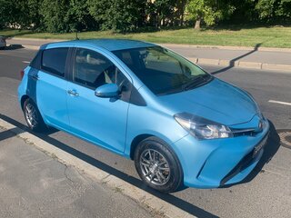 2015 Toyota Vitz III (XP130) Рестайлинг, голубой, 900000 рублей, вид 4