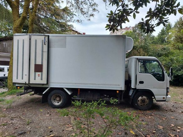 2005 Isuzu Elf (N-series), белый, 1650000 рублей - вид 8