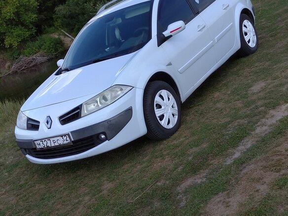2008 Renault Megane II Рестайлинг, белый - вид 1