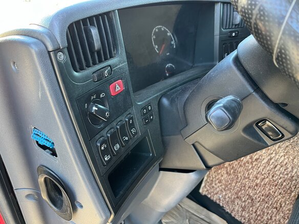 2011 Scania P-series, красный, 1949000 рублей - вид 12