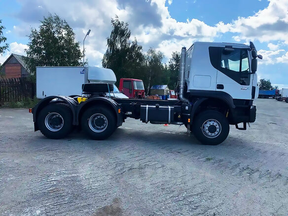 2023 Iveco Trakker, белый, 23500000 рублей - вид 2