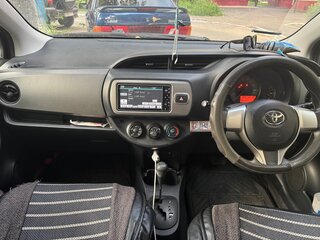 2015 Toyota Vitz III (XP130) Рестайлинг, коричневый, 890000 рублей, вид 5