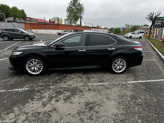 2019 Toyota Camry VIII (XV70), чёрный, 2550000 рублей, вид 3