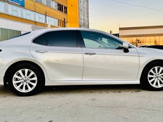2019 Toyota Camry VIII (XV70), белый, 2900000 рублей, вид 4