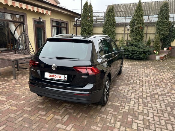 2019 Volkswagen Tiguan II, чёрный, 2490000 рублей - вид 2