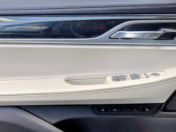 2019 BMW 7 серии 750i xDrive VI (G11/G12) Рестайлинг, чёрный, 6400000 рублей - вид 12