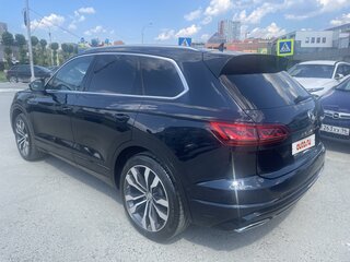 2019 Volkswagen Touareg III, синий, 5200000 рублей, вид 2