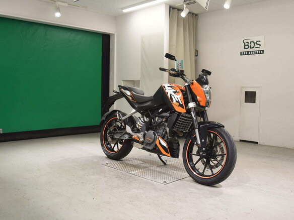 2013 KTM 200 Duke, оранжевый, 200000 рублей - вид 2