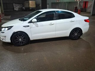 2014 Kia Rio III, белый, 600000 рублей, вид 4