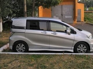 2012 Honda Freed Spike I Рестайлинг, серебристый, 1965000 рублей, вид 1