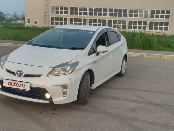 2012 Toyota Prius III Рестайлинг (XW30), белый, 1315000 рублей
