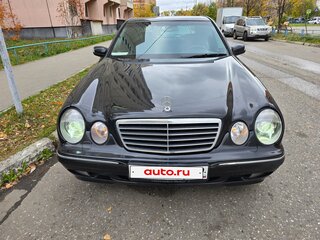 2001 Mercedes-Benz E-Класс 220 II (W210, S210) Рестайлинг, чёрный, 550000 рублей, вид 1