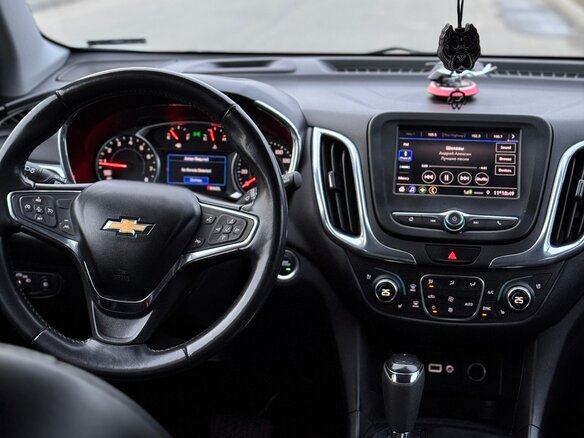 2020 Chevrolet Equinox III, серебристый, 1600000 рублей - вид 12
