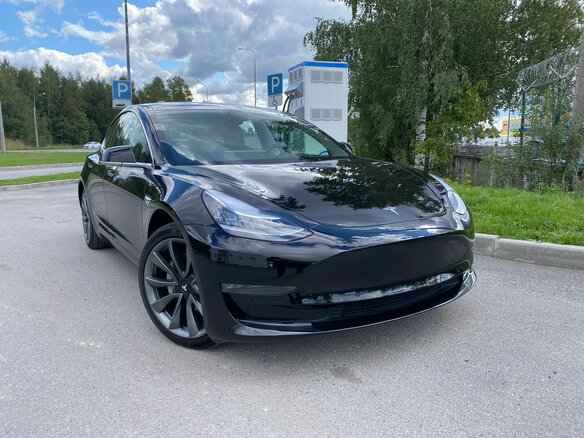 2018 Tesla Model 3 Mid Range I, чёрный