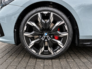2026 BMW 5 серии 523d xDrive VIII (G60/G61/G68), серый, 8790000 рублей, вид 4