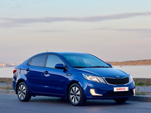 2013 Kia Rio 5-speed III, синий, 900000 рублей - вид 12