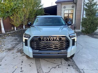 2022 Toyota Tundra CrewMax III, серый, 8650000 рублей, вид 5