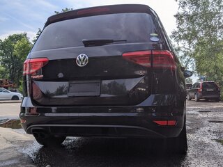 2016 Volkswagen Touran II, чёрный, 1540000 рублей, вид 2
