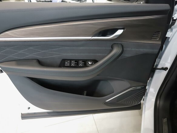 2026 Geely Monjaro I Рестайлинг, белый, 4954990 рублей - вид 9