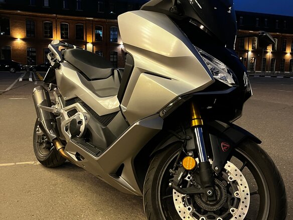 2022 Honda Forza, серебристый, 2050000 рублей