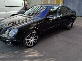 2002 Mercedes-Benz E-Класс 240 III (W211, S211), чёрный, 750000 рублей, вид 1