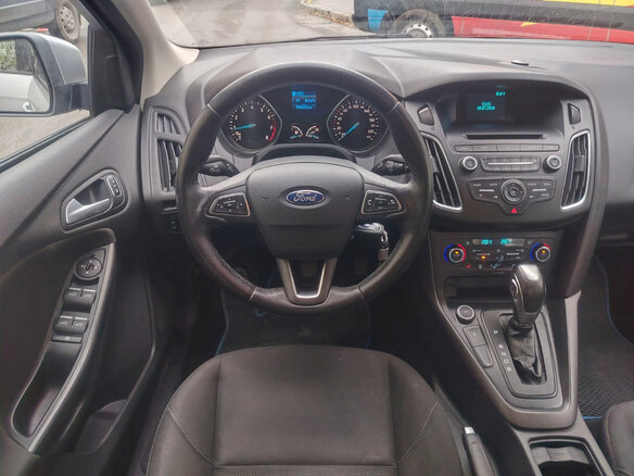 2016 Ford Focus III Рестайлинг, серебристый, 1200000 рублей - вид 9