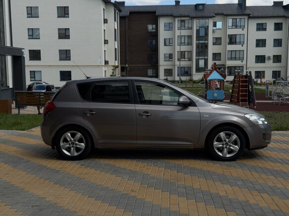 2009 Kia Ceed I, бежевый, 740000 рублей - вид 3