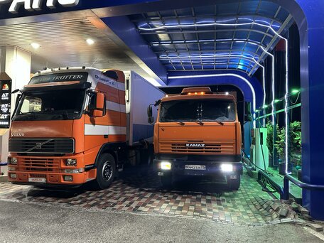 2003 КамАЗ 4528, оранжевый, 2150000 рублей, вид 2