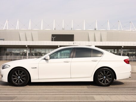 2010 BMW 5 серии 523i VI (F10/F11/F07), белый, 1730000 рублей, вид 1