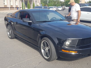 2005 Ford Mustang V, чёрный, 1550000 рублей, вид 1