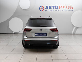 2020 Volkswagen Tiguan II, серый, 2998000 рублей, вид 4